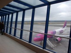 Maďarská nízkonákladová společnost Wizz Air má v Katovicích základnu. Je zde největším dopravcem - létá odsud do více než dvaceti měst v Evropě