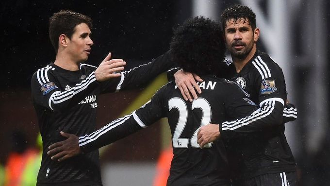 Chelsea po dlouhé době vyhrála venku. Na snímku střelci branek: Oscar, Willian a Costa.