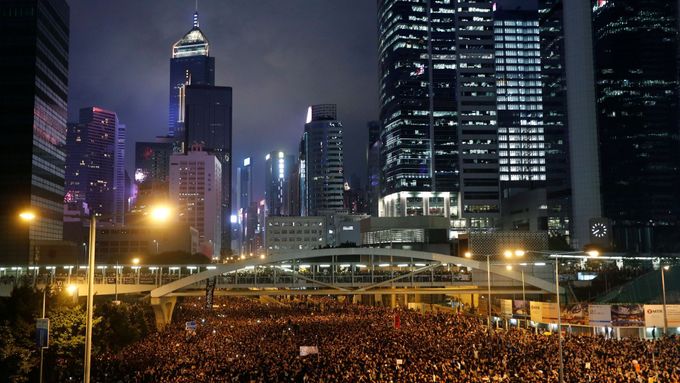 V Hongkongu podle organizátorů demonstrovaly dva miliony lidí