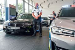 Množící se vášnivé jízdy po hradecké dálnici přiměly policii jednat, nasadí BMW