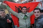 Budoucnost Kosova? Albánci věří v mír, Srbové ne