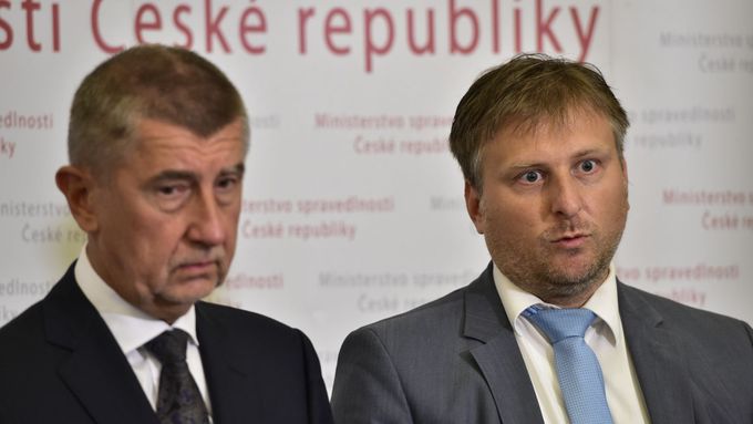 Premiér Andrej Babiš a ministr spravedlnosti Jan Kněžínek (oba ANO)