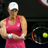 Samantha Stosurová, Čang Šuaj Samantha Stosur of Australia hits a return to Tsvetana Pironkova of Bulgaria during their women's singles match at the Australian Open 2014 tennis tournament in Melbourne