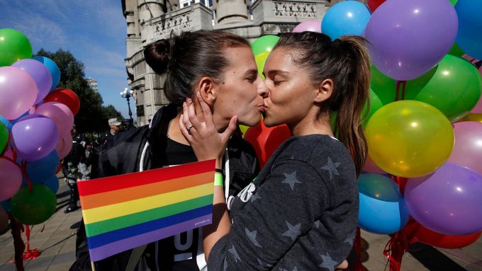 Gayové a lesby jsou v EU rovnocenní heterosexuálům. A na Slovensku?