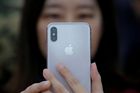 Trumpova cla na Čínu nás poškodí a zdraží naše výrobky pro Američany, tvrdí Apple