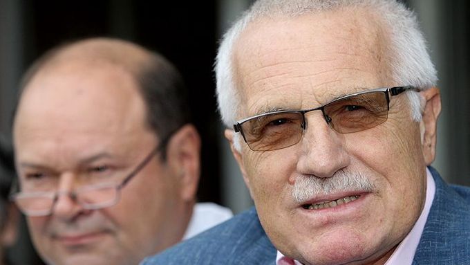 Václav Klaus is still recuperating from a hip joint replacement surgery he recently underwent