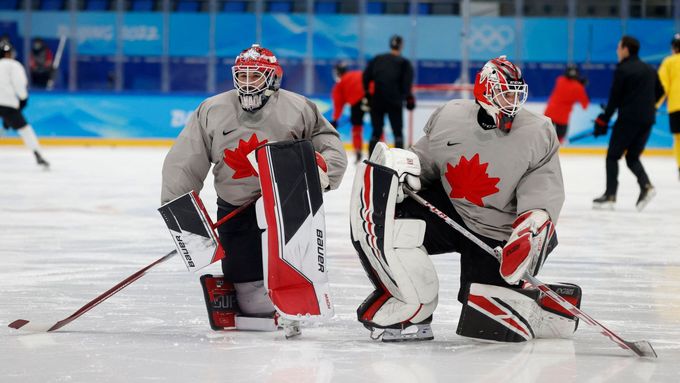 Kanadští brankáři Eddie Pasquale a Devon Levi na zimní olympiádě v Pekingu 2022