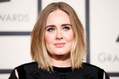 Adele odmítla zpívat na Super Bowlu. Pořadatelé se brání, že jí žádný koncert nenabídli
