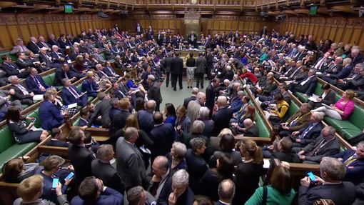Dolní sněmovna britského parlamentu ve chvíli hlasování o návrhu odložit brexit.