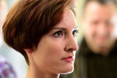 Případ aktivistky Krejčové bude znovu řešit Nejvyšší soud. Čelila obžalobě, že nalehla na policistu