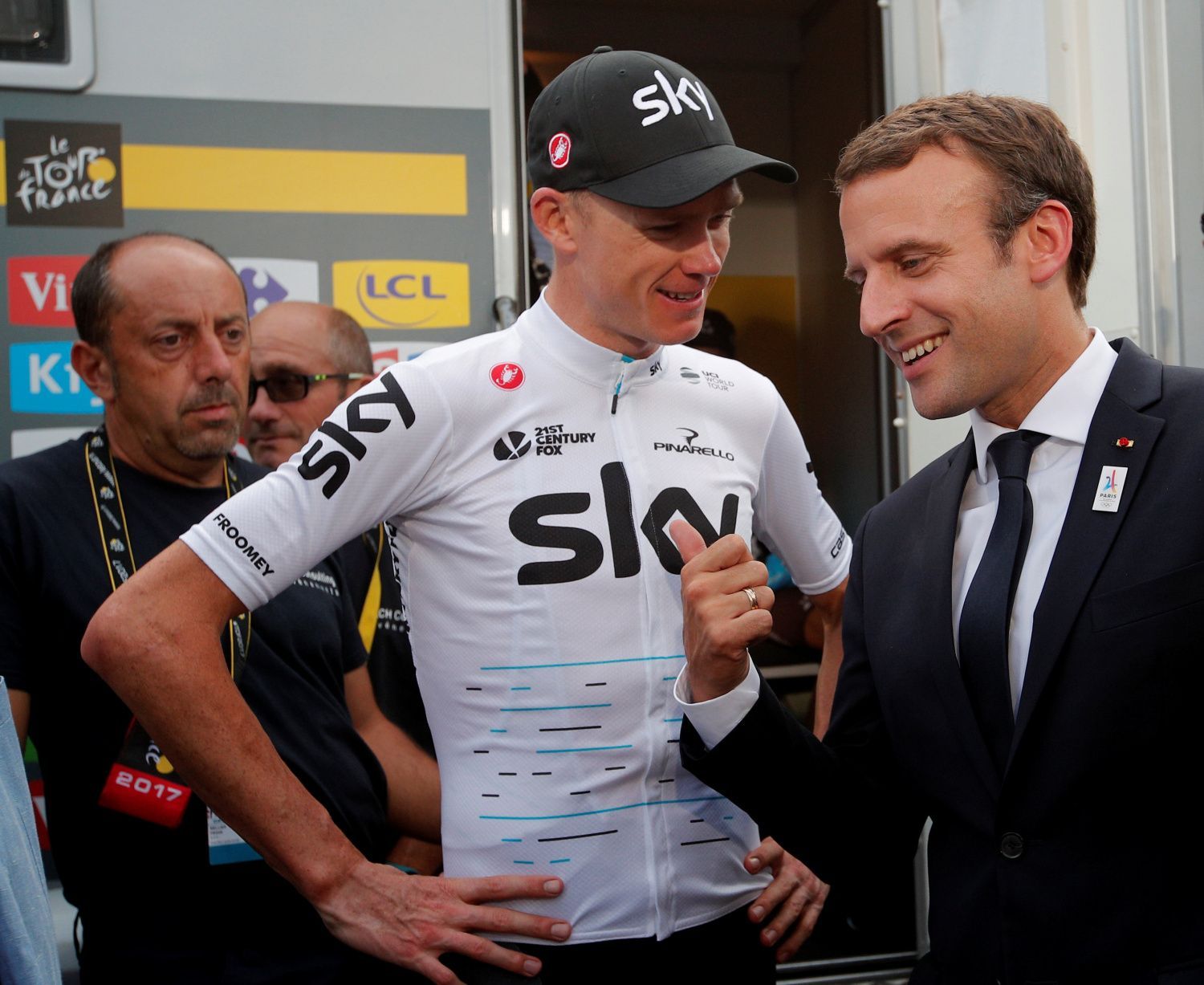 Tour de France 2017, 17. etapa: Chris Froome a Emmanuel Macron