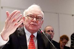 Čistý zisk Buffettovy investiční firmy ve čtvrtletí klesl o 15 procent