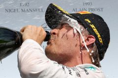 V závodě plném bouraček vyhrál Rosberg, Hamilton ve Spa minimalizoval ztráty