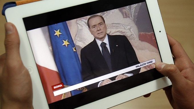 Silvio Berlusconi loni v listopadu, kdy odcházel z funkce premiéra.