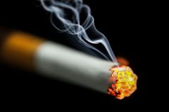 Britská Dolní sněmovna odhlasovala jednotné krabičky cigaret