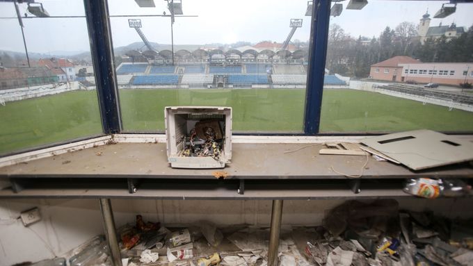 Foto: Zašlý mýtus Drnovice. Stadion, kde skóroval Nedvěd a chytal Vaniak, byl prodán za 6,2 milionu