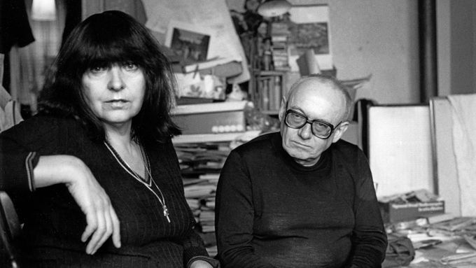 Friederike Mayröckerová s Ernstem Jandlem doma ve Vídni, 1984.
