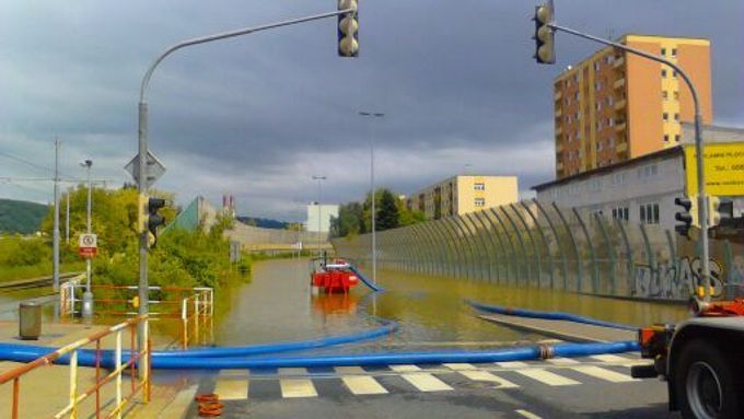 Povodně trápí Čechy už čtvrtý den