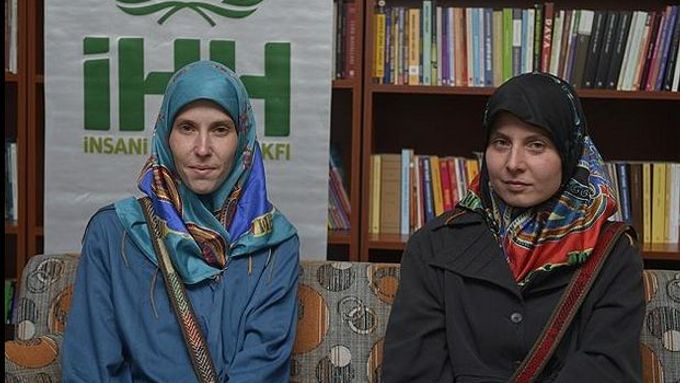 Obě dívky po propuštění v Turecku.