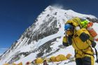 Mrtvá těla nalezená na vrcholu Mount Everestu jsou z minulé sezóny, oznámilo nepálské ministerstvo