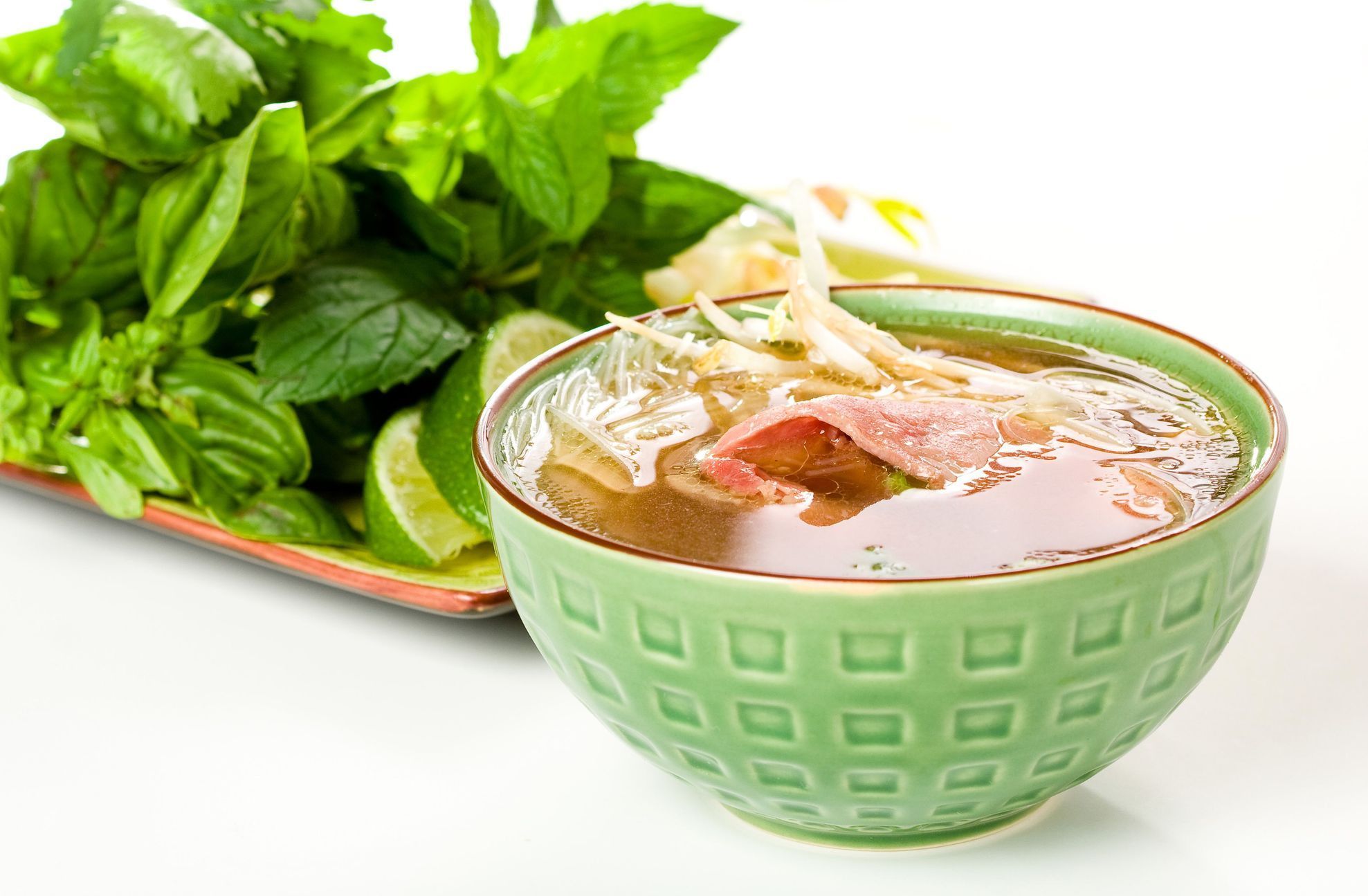 Nudlová polévka pho z Vietnamu