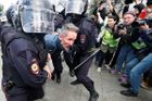 V centru Moskvy znovu demonstrovali kvůli volbám, policie zatkla stovky lidí