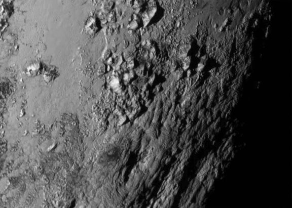 Napjatě očekávány snímek - Pluto zblízka.