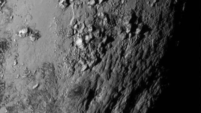 Pluto zblízka. NASA zveřejnila napjatě očekávaný snímek.