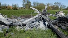 K čemu to Rusům pomůže v boji? Fotka zdemolovaného vrtulníku obletěla svět
