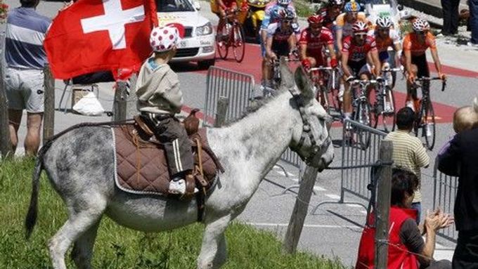 Patnáctá etapa zavedla cyklisty do Alp