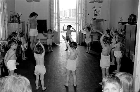 Snímek z fotoreportáže pro časopis Zeit im Bild z května 1954.