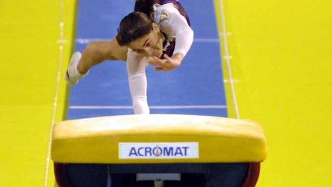 Gymnastka Oksana Čusovitinová by ráda získala pro svou novou vlast - Německo - medaili na MS ve svém oblíbeném přeskoku.