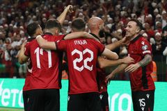 Trenér čaruje, prezident země gratuluje. Albánci oslavují své fotbalové hrdiny
