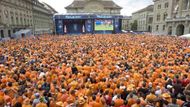 Fanoušci v oranžovém zaplavili Bern. Zůstal ještě někdo v Nizozemí?