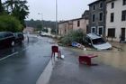 Jih Francie zasáhly silné povodně. Zemřelo nejméně 13 lidí, další je nezvěstný