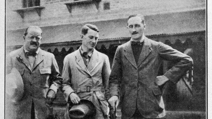George Mallory (uprostřed)