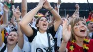 Německé fanynky jásají, jejich tým se na čtvrtfinále připravil dobře.