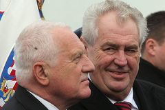 Sobotka protiruský, Zeman už otáčí, Klaus slouží Putinovi