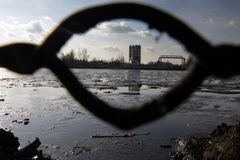 Páchnoucí laguny ohrožují Ostravu, tvrdí aktivisté