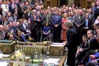 Drama v Británii: parlament odmítl plán Mayové. Politici neví, co bude s brexitem