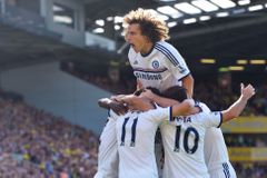 Poslední přestupový den: Léto fotbalových návratů završil Luiz, Leicester dokonal rekordní přestup