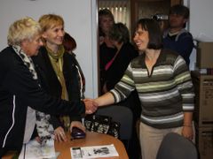 Barbara Straka meets Honezovice deputy mayor Iva Fictumová.