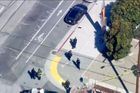 Řidič v San Francisku po hádce najel do chodců a jednoho zabil, po činu uprchl