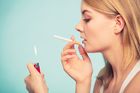 Protikuřácký zákon se osvědčil: Češi vykouří o tři cigarety denně méně, vychází z výzkumu