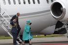 Britská královna je v Irsku, policie zneškodnila bombu
