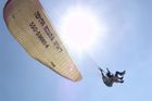 Paraglidista se těžce zranil, za letu mu selhal padák