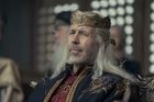 Paddy Considine jako král Viserys Targaryen.