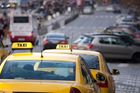 Taxikáři v Praze demonstrovali, nelíbí se jim nová vyhláška