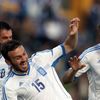 Vassilios Torosidis, Konstantinos Katsuranis a Jorgos Karagunis slaví řecký gól v přátelském utkání s Kufsteinem