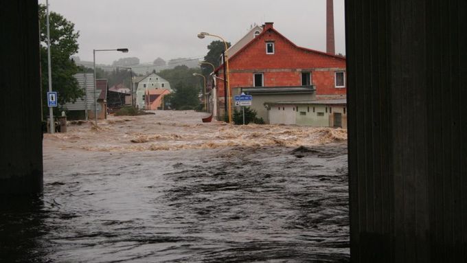 Obec Chrastava v době povodní na Liberecku